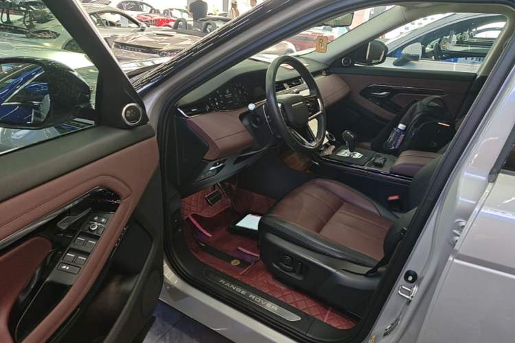 Used Land Rover Range Evoque 2022 Aurora L 249 PS R-Dynamic Luxury Edition Driver Seat