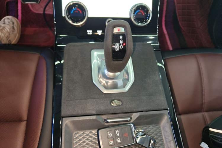 Used Land Rover Range Evoque 2022 Aurora L 249 PS R-Dynamic Luxury Edition Gear Lever