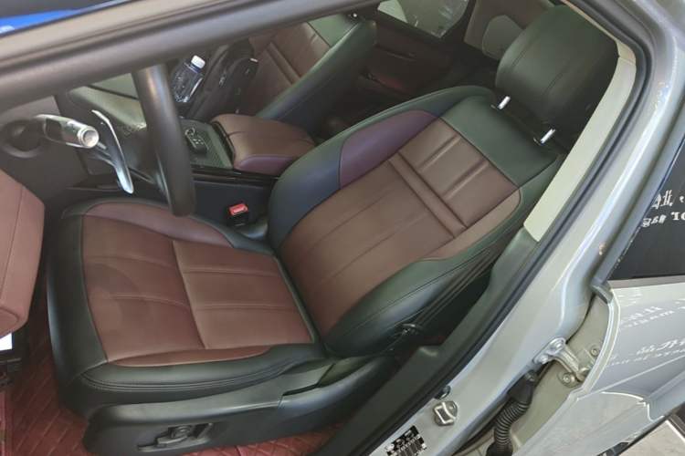 Used Land Rover Range Evoque 2022 Aurora L 249 PS R-Dynamic Luxury Edition Left Front Seat