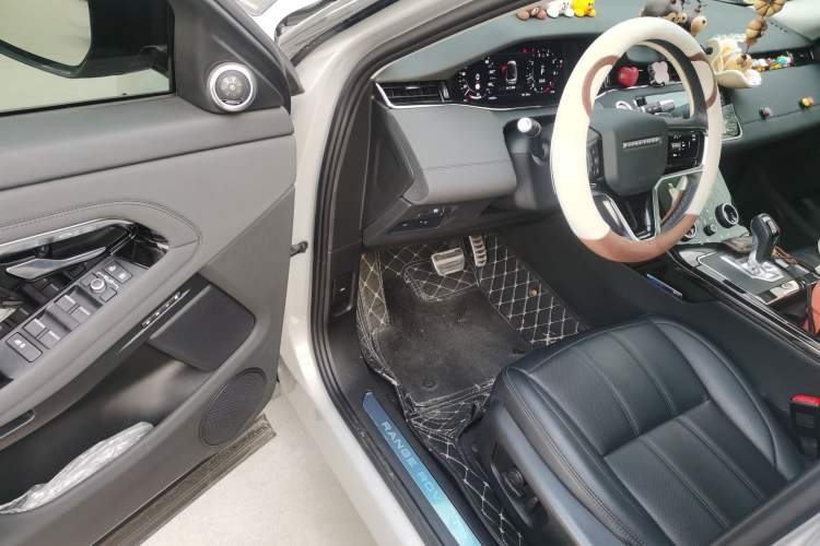 Used Land Rover Range Evoque 2022 Aurora L 249 PS R-Dynamic Collins Antique Bronze Special Edition Driver Seat