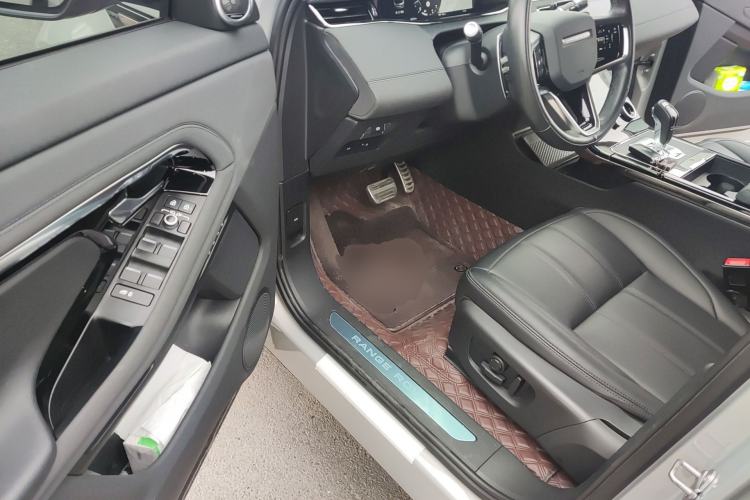 Used Land Rover Range Evoque 2022 Aurora L 249 PS R-Dynamic Luxury Edition Driver Seat