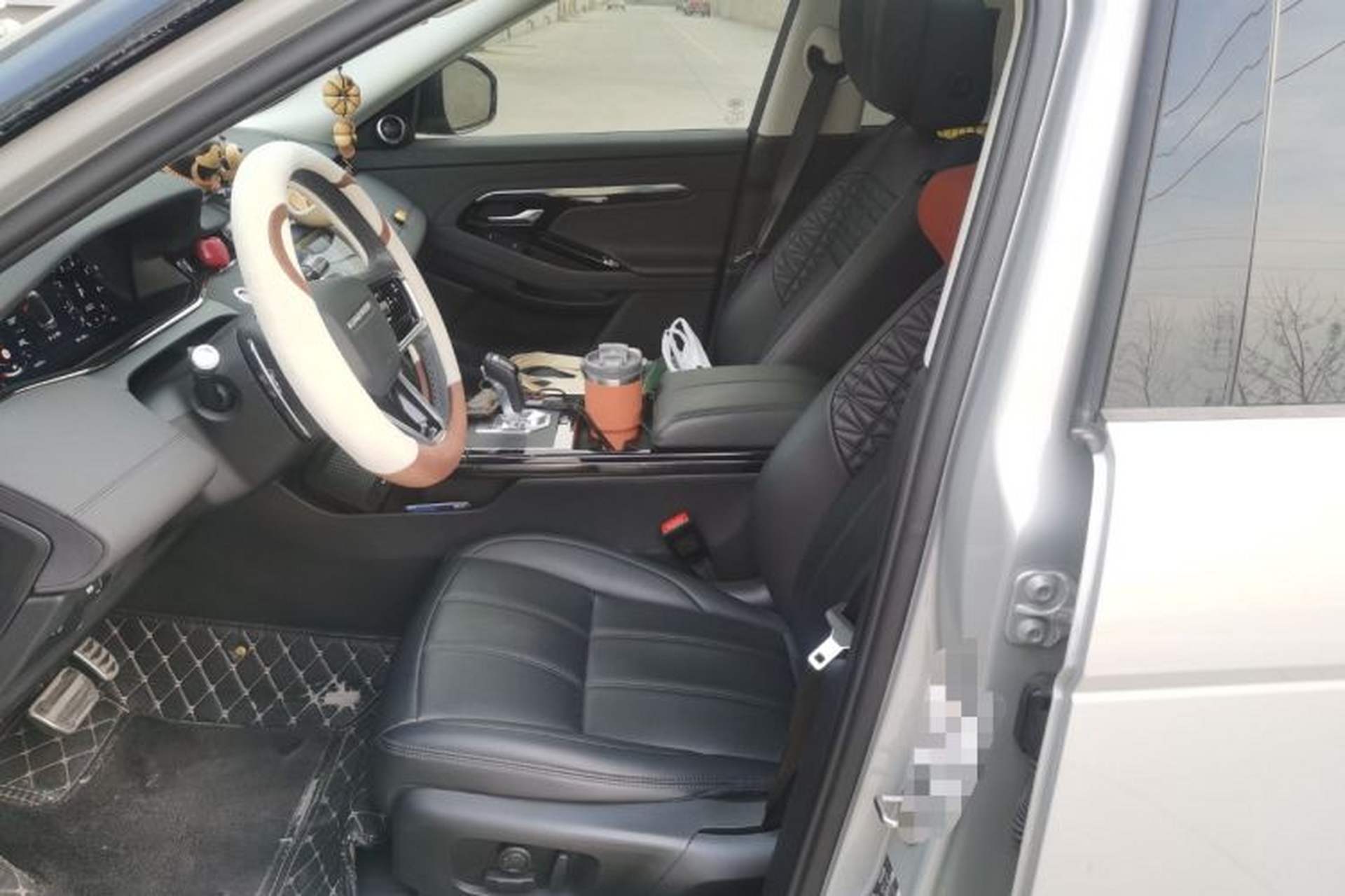 Used Land Rover Range Evoque 2022 Aurora L 249 PS R-Dynamic Collins Antique Bronze Special Edition Left Front Seat