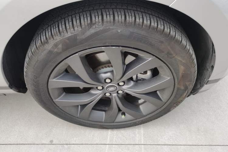 Used Land Rover Range Evoque 2022 Aurora L 249 PS R-Dynamic Collins Antique Bronze Special Edition Right Front Wheel Hub