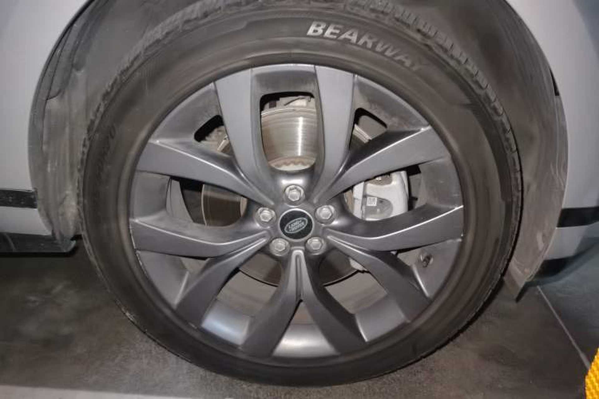 Used Land Rover Range Evoque 2022 Aurora L 249 PS R-Dynamic Collins Antique Bronze Special Edition Right Front Wheel Hub