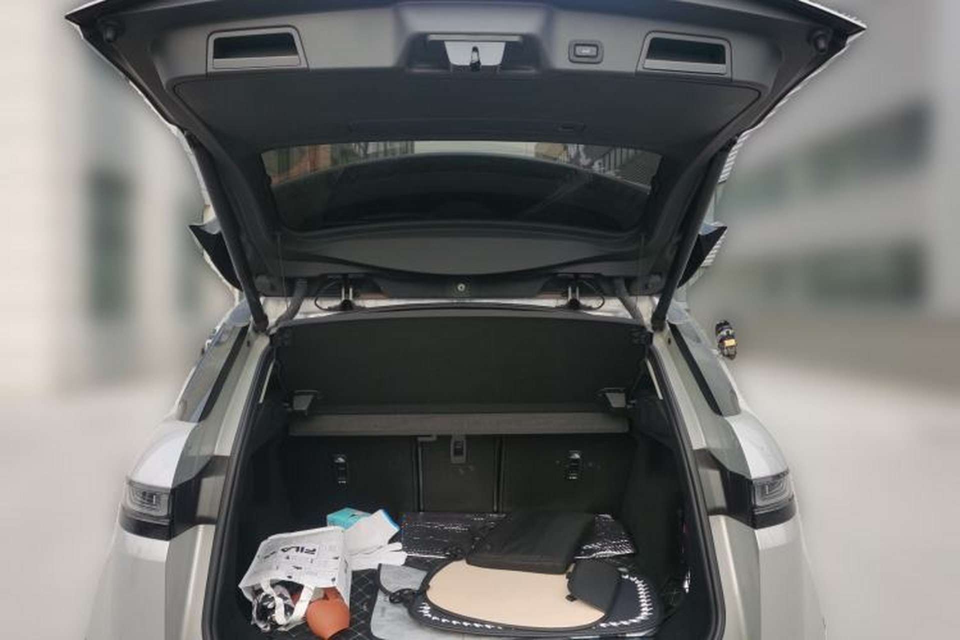 Used Land Rover Range Evoque 2022 Aurora L 249 PS R-Dynamic Collins Antique Bronze Special Edition Trunk