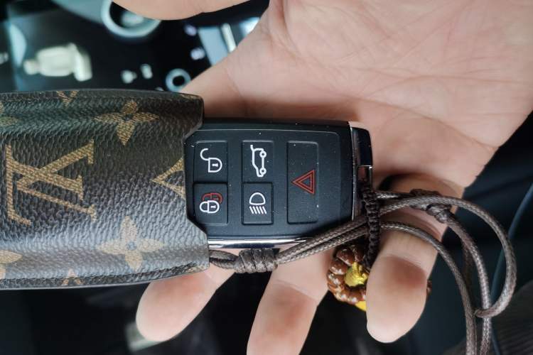 Used Land Rover Range Evoque 2022 Aurora L 249 PS R-Dynamic Collins Antique Bronze Special Edition Vehicle Key