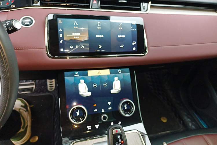 Used Land Rover Range Evoque 2022 Aurora L 249 PS R-Dynamic Luxury Edition Audio And AC Panel