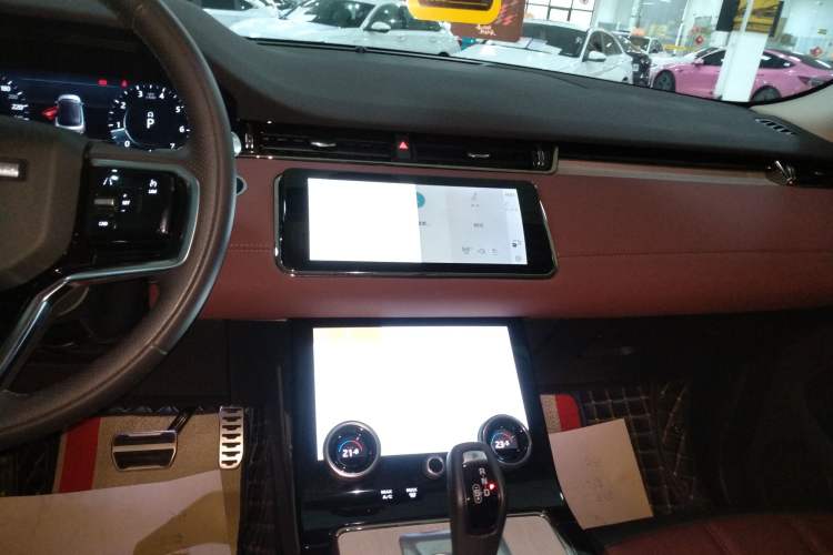 Used Land Rover Range Evoque 2022 Aurora L 249 PS R-Dynamic Luxury Edition Audio And AC Panel