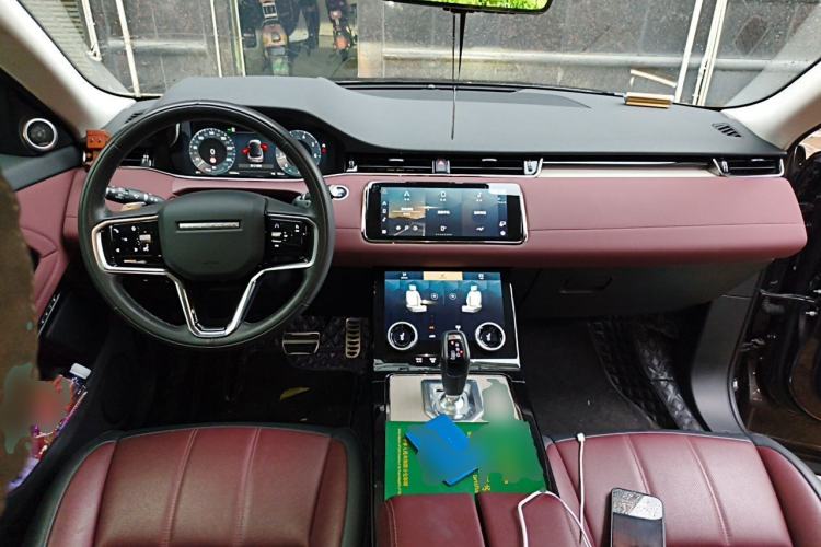 Used Land Rover Range Evoque 2022 Aurora L 249 PS R-Dynamic Luxury Edition Center Console