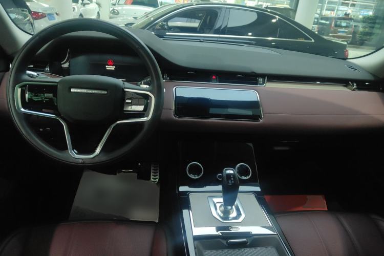 Used Land Rover Range Evoque 2022 Facelifted Aurora L 249 PS R-Dynamic Luxury Edition Center Console