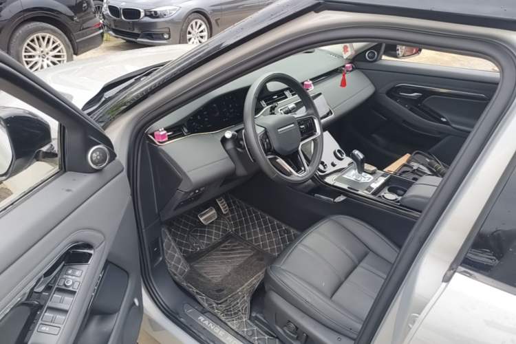 Used Land Rover Range Evoque 2022 Aurora L 249 PS R-Dynamic Luxury Edition Driver Seat
