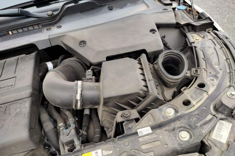 Used Land Rover Range Evoque 2022 Aurora L 249 PS R-Dynamic Luxury Edition Engine Bay Left