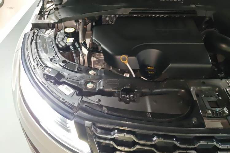 Used Land Rover Range Evoque 2022 Facelifted Aurora L 249 PS R-Dynamic Luxury Edition Engine Bay Right