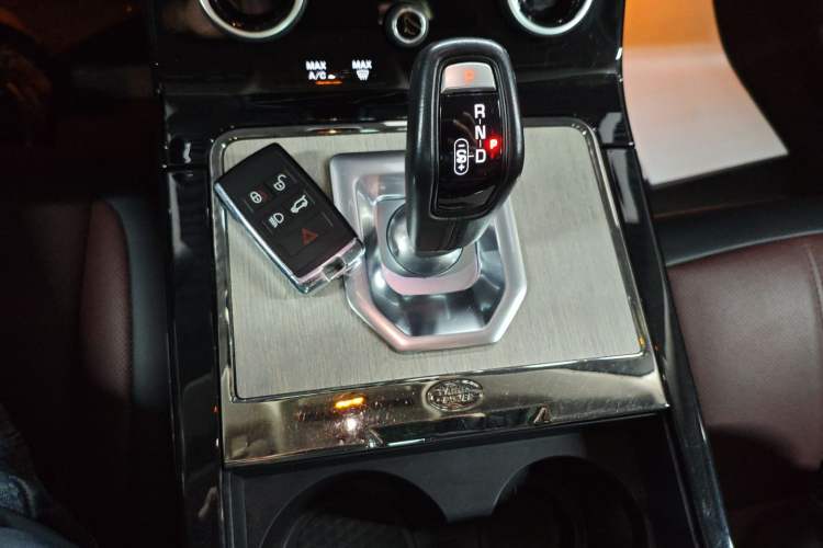 Used Land Rover Range Evoque 2022 Facelifted Aurora L 249 PS R-Dynamic Luxury Edition Gear Lever