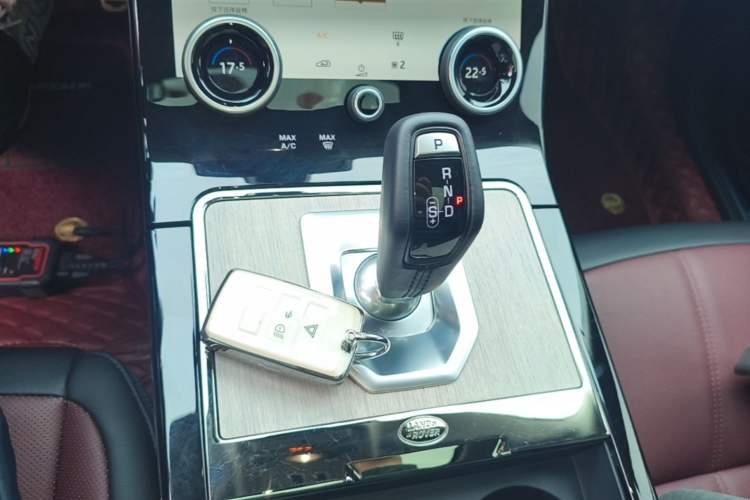 Used Land Rover Range Evoque 2022 Facelifted Aurora L 249 PS R-Dynamic Luxury Edition Gear Lever
