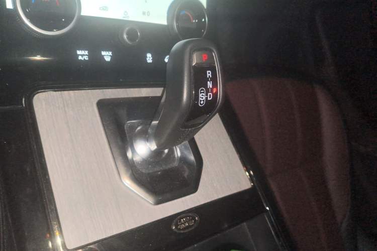 Used Land Rover Range Evoque 2022 Facelifted Aurora L 249 PS R-Dynamic Luxury Edition Gear Lever