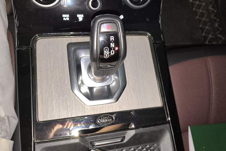 Used Land Rover Range Evoque 2022 Aurora L 249 PS R-Dynamic Luxury Edition Gear Lever