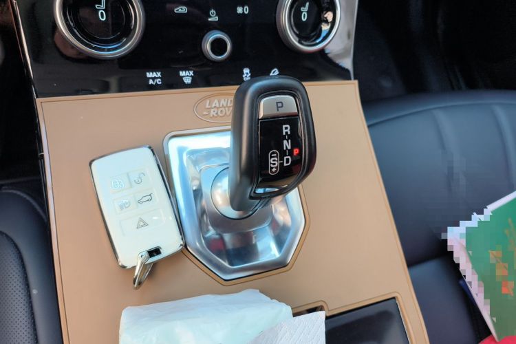 Used Land Rover Range Evoque 2022 Aurora L 249 PS R-Dynamic Collins Antique Bronze Special Edition Gear Lever