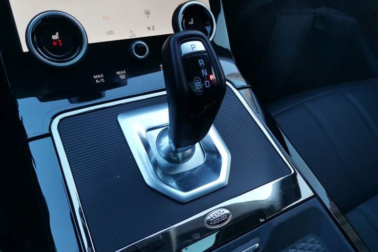 Used Land Rover Range Evoque 2022 Aurora L 249 PS R-Dynamic Collins Antique Bronze Special Edition Gear Lever