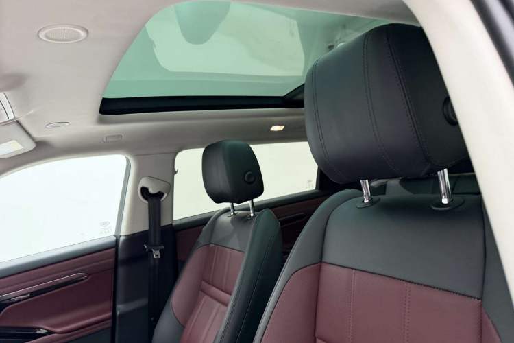 Used Land Rover Range Evoque 2022 Facelifted Aurora L 249 PS R-Dynamic Luxury Edition Headliner