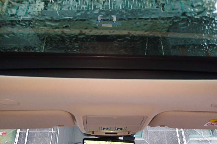 Used Land Rover Range Evoque 2022 Aurora L 249 PS R-Dynamic Luxury Edition Headliner