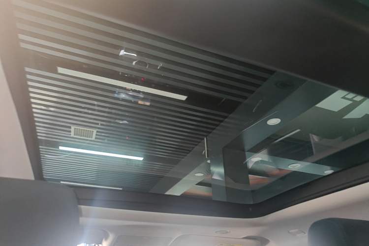 Used Land Rover Range Evoque 2022 Facelifted Aurora L 249 PS R-Dynamic Luxury Edition Headliner