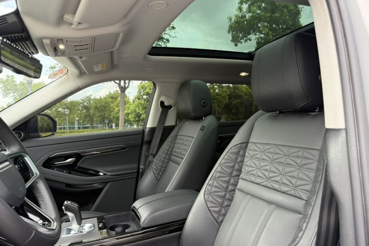 Used Land Rover Range Evoque 2022 Aurora L 249 PS R-Dynamic Luxury Edition Interior 1