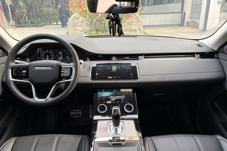 Used Land Rover Range Evoque 2022 Facelifted Aurora L 249 PS R-Dynamic Luxury Edition Interior 1