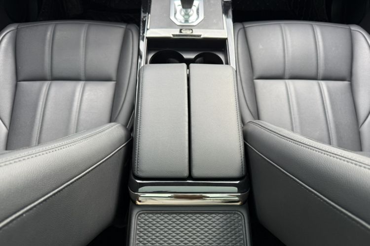 Used Land Rover Range Evoque 2022 Aurora L 249 PS R-Dynamic Luxury Edition Interior 2
