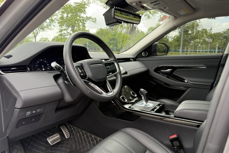 Used Land Rover Range Evoque 2022 Aurora L 249 PS R-Dynamic Luxury Edition Interior 3