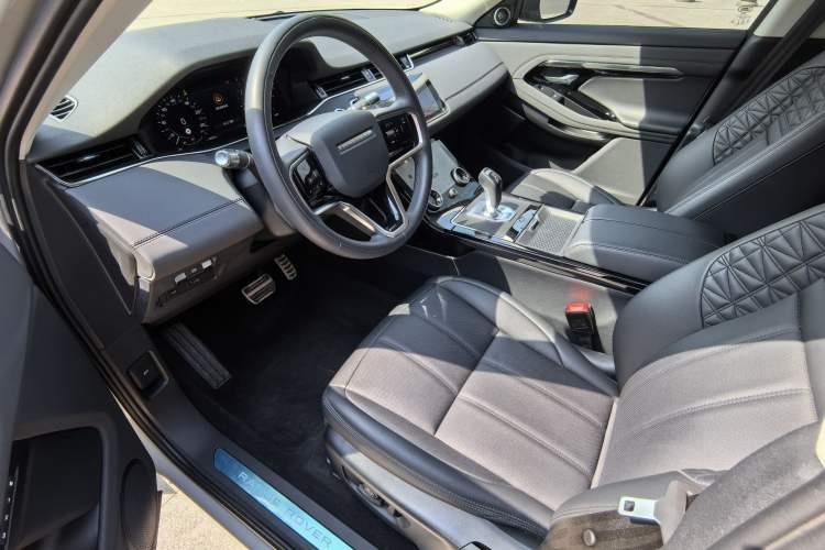 Used Land Rover Range Evoque 2022 Aurora L 249 PS R-Dynamic Collins Antique Bronze Special Edition Interior 3