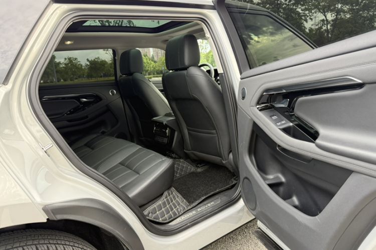 Used Land Rover Range Evoque 2022 Aurora L 249 PS R-Dynamic Luxury Edition Interior 8