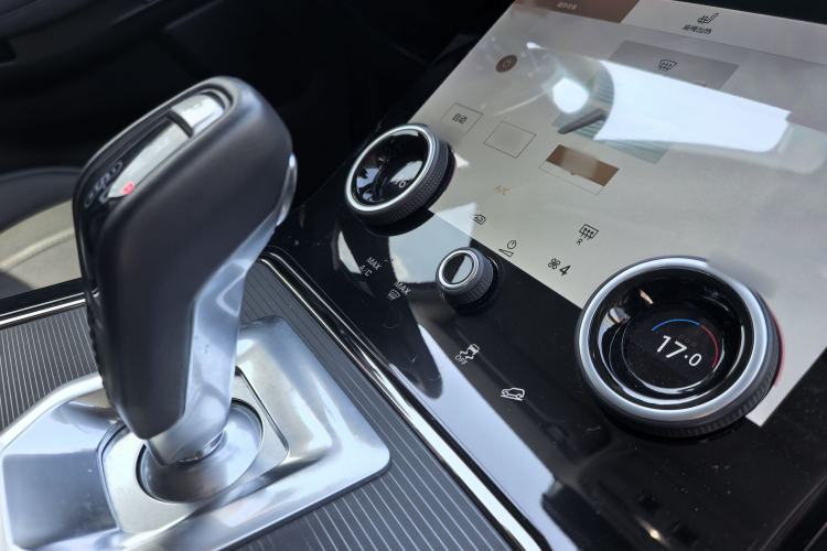 Used Land Rover Range Evoque 2022 Aurora L 249 PS R-Dynamic Collins Antique Bronze Special Edition Interior 9