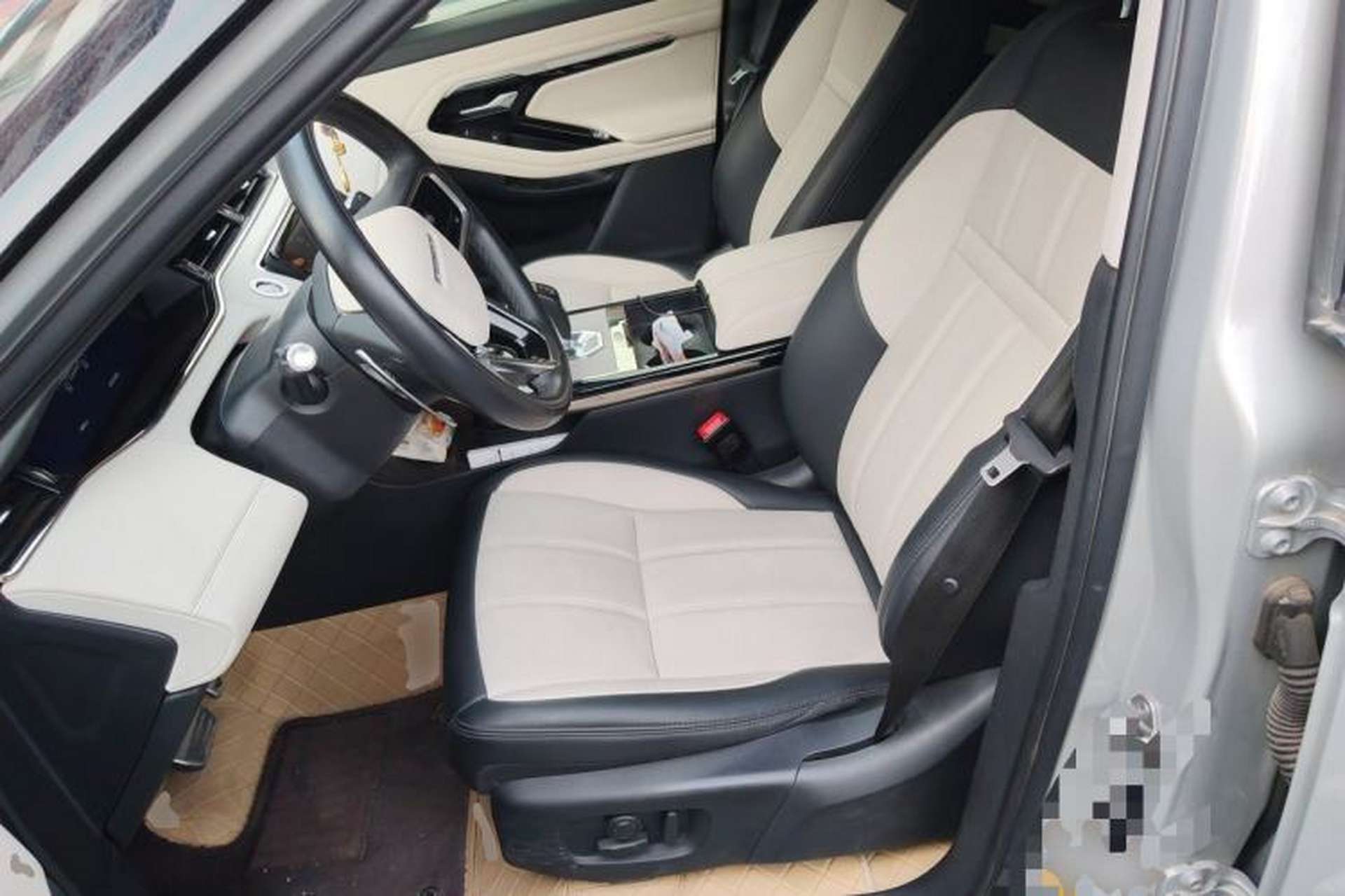 Used Land Rover Range Evoque 2022 Facelifted Aurora L 249 PS R-Dynamic Luxury Edition Left Front Seat