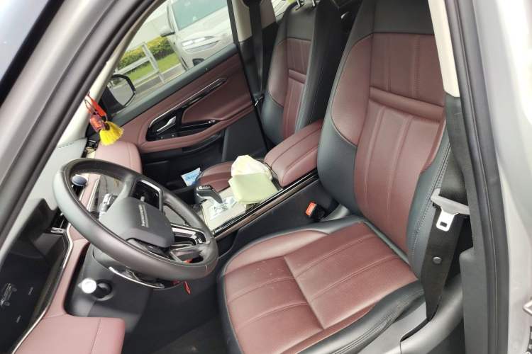 Used Land Rover Range Evoque 2022 Aurora L 249 PS R-Dynamic Luxury Edition Left Front Seat