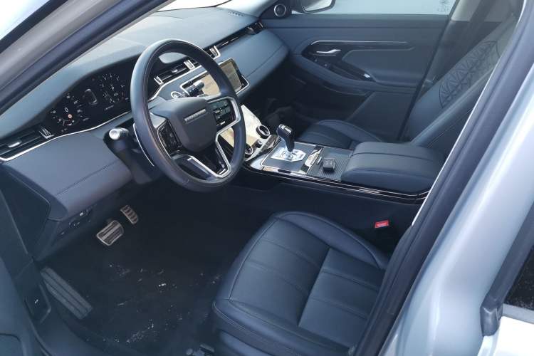Used Land Rover Range Evoque 2022 Aurora L 249 PS R-Dynamic Collins Antique Bronze Special Edition Left Front Seat