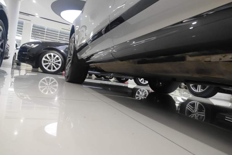 Used Land Rover Range Evoque 2022 Facelifted Aurora L 249 PS R-Dynamic Luxury Edition Left Side Sill