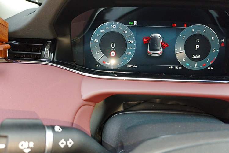 Used Land Rover Range Evoque 2022 Aurora L 249 PS R-Dynamic Luxury Edition Odometer Close Up