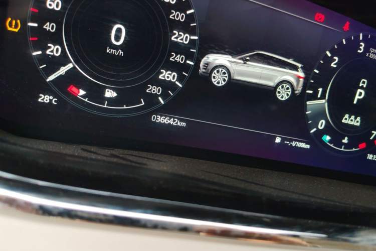 Used Land Rover Range Evoque 2022 Facelifted Aurora L 249 PS R-Dynamic Luxury Edition Odometer Close Up