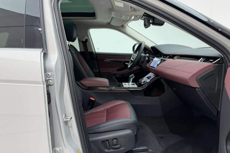Used Land Rover Range Evoque 2022 Facelifted Aurora L 249 PS R-Dynamic Luxury Edition Right Front Seat