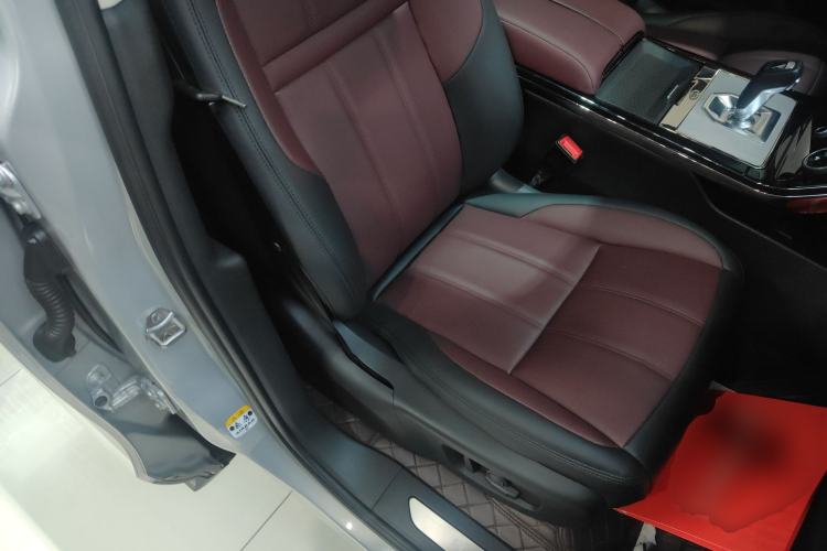 Used Land Rover Range Evoque 2022 Facelifted Aurora L 249 PS R-Dynamic Luxury Edition Right Front Seat