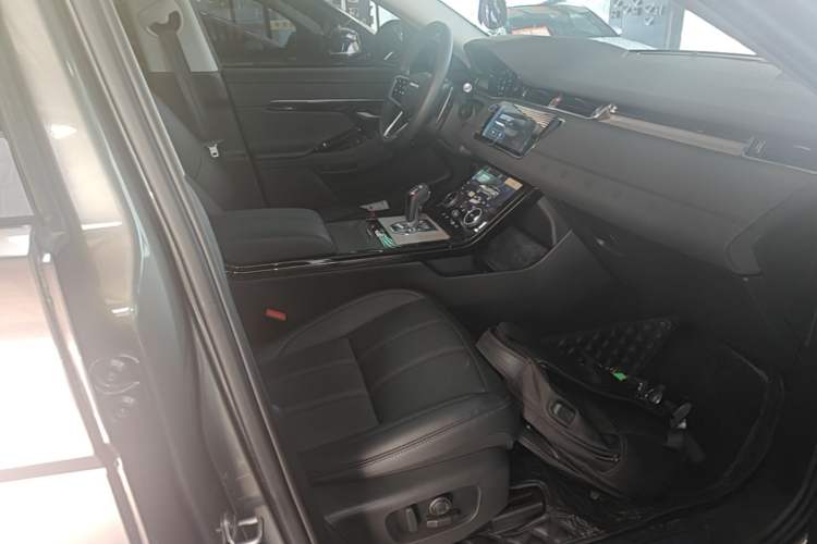 Used Land Rover Range Evoque 2022 Facelifted Aurora L 249 PS R-Dynamic Luxury Edition Right Front Seat
