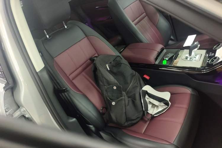 Used Land Rover Range Evoque 2022 Facelifted Aurora L 249 PS R-Dynamic Luxury Edition Right Front Seat