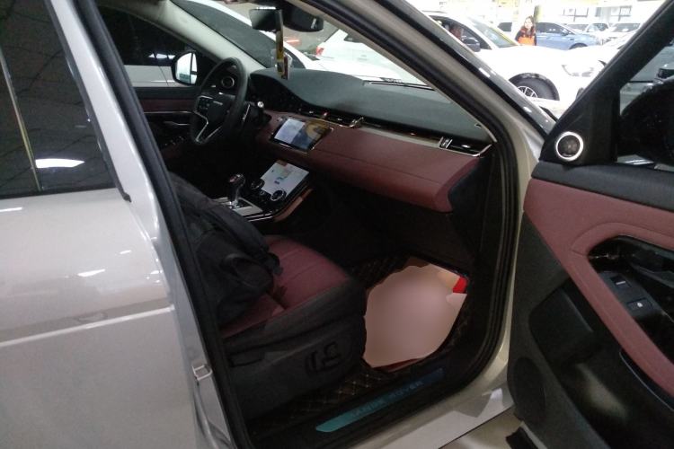 Used Land Rover Range Evoque 2022 Aurora L 249 PS R-Dynamic Luxury Edition Right Front Seat
