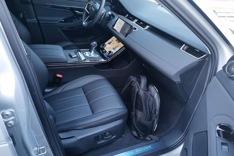 Used Land Rover Range Evoque 2022 Aurora L 249 PS R-Dynamic Collins Antique Bronze Special Edition Right Front Seat