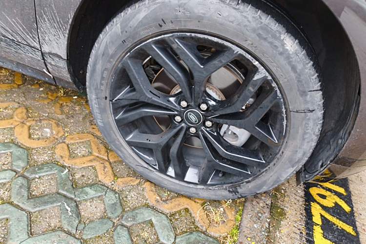 Used Land Rover Range Evoque 2022 Aurora L 249 PS R-Dynamic Luxury Edition Right Front Wheel Hub