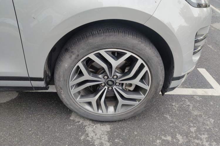 Used Land Rover Range Evoque 2022 Facelifted Aurora L 249 PS R-Dynamic Luxury Edition Right Front Wheel Hub