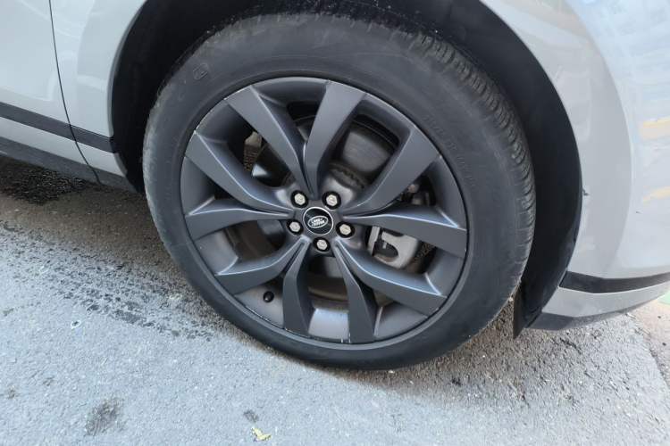 Used Land Rover Range Evoque 2022 Aurora L 249 PS R-Dynamic Collins Antique Bronze Special Edition Right Front Wheel Hub