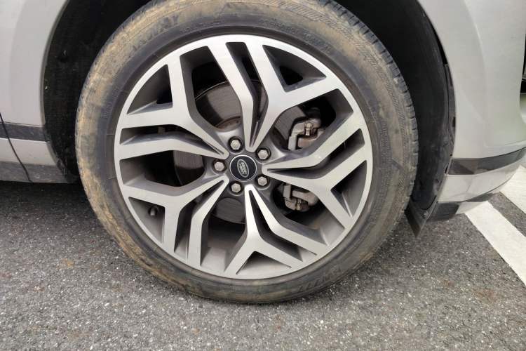 Used Land Rover Range Evoque 2022 Aurora L 249 PS R-Dynamic Luxury Edition Right Front Wheel Hub