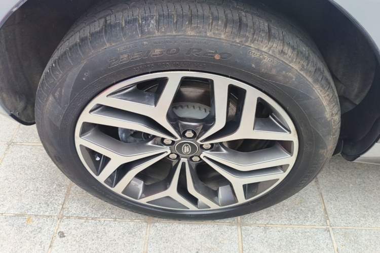 Used Land Rover Range Evoque 2022 Facelifted Aurora L 249 PS R-Dynamic Luxury Edition Right Rear Wheel Hub